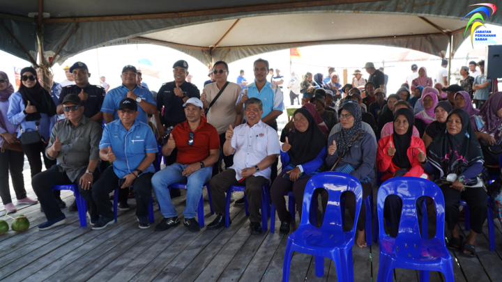 YB Datuk Seri Haji Mohamad bin Sabu, Menteri Pertanian dan Keterjaminan Makanan mengadakan lawatan kerja rasmi ke Sabah bagi melihat dan melawat tapak pengeluaran rumpai laut di Semporna